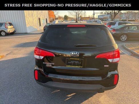 Used 2015 Kia Sorento LX image 4