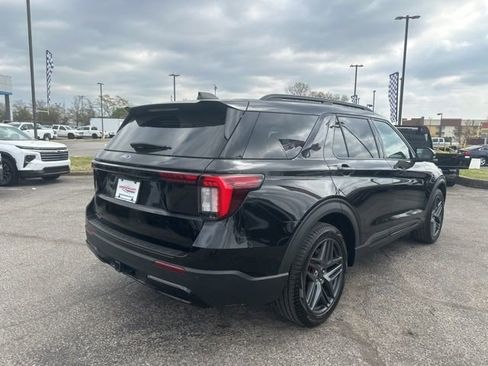 Used 2025 Ford Explorer ST-Line w/ Premium Package image 3