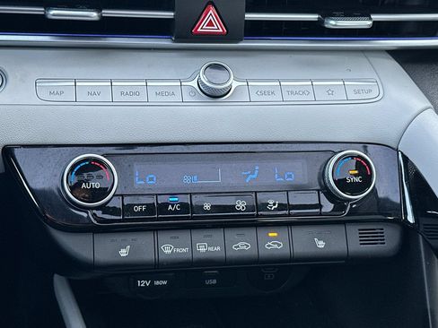 Used 2025 Hyundai Elantra Limited FWD image 25