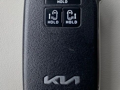 Used 2023 Kia Carnival EX image 37