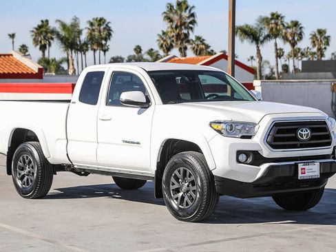 Certified 2020 Toyota Tacoma SR5 image 5