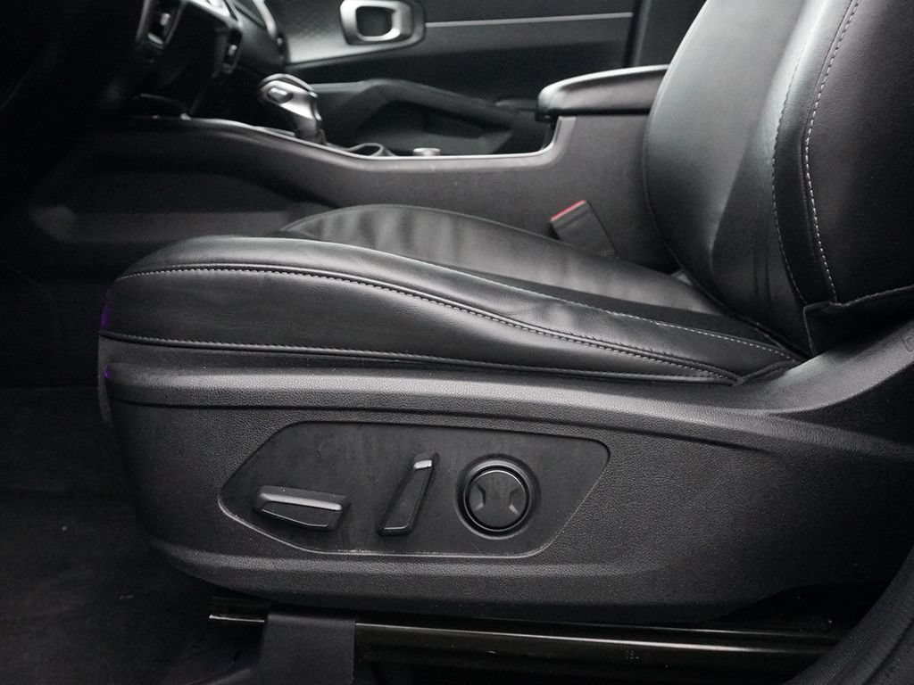 Used 2022 Kia Sorento S FWD image 28