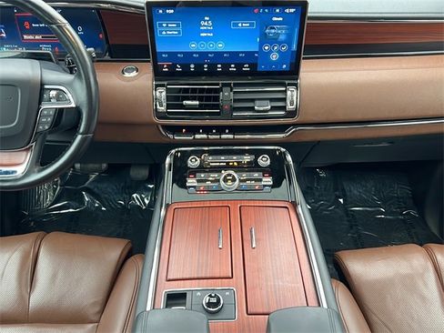 Used 2022 Lincoln Navigator Reserve image 12