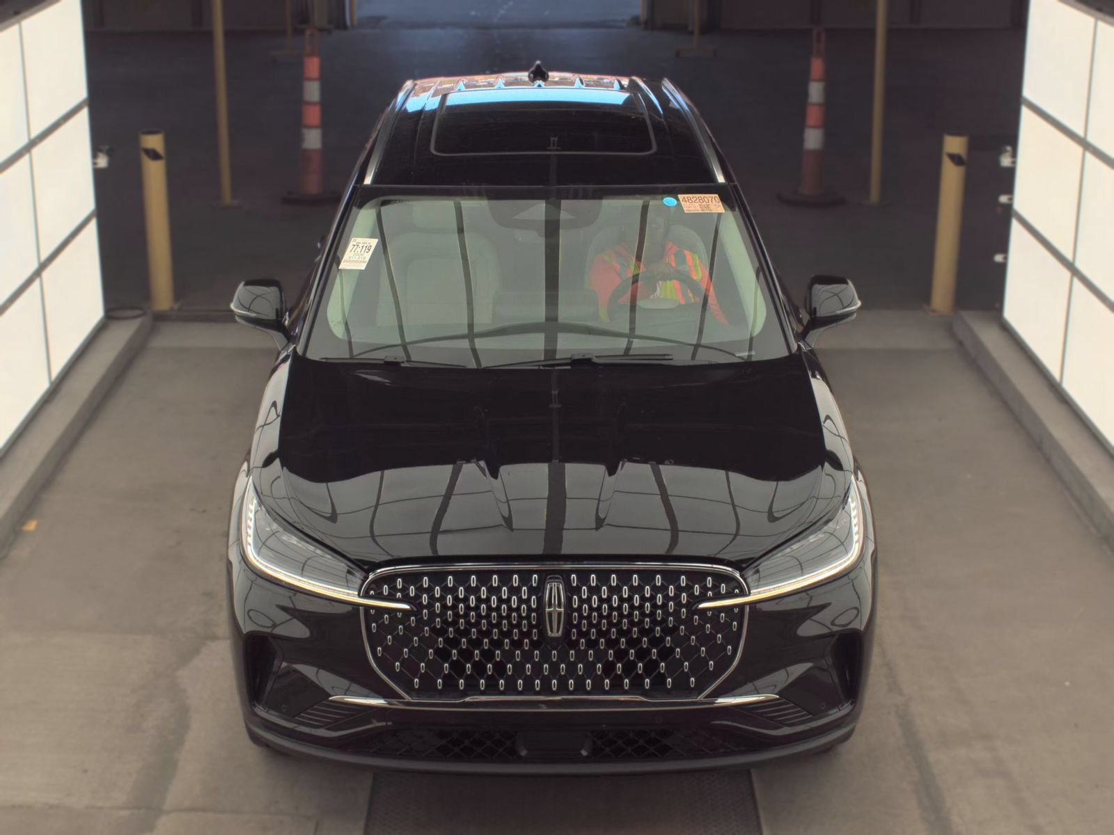 Used 2026 Lincoln Aviator Reserve AWD/4WD image 3