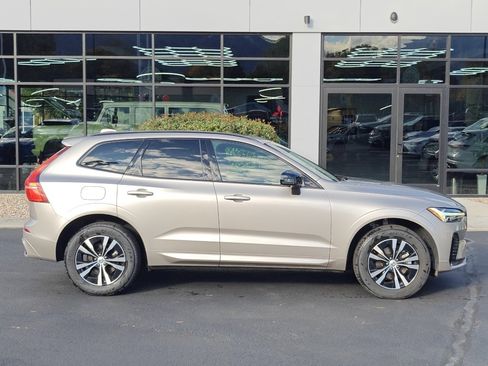 Used 2025 Volvo XC60 B5 Core image 8