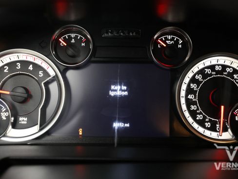 Used 2018 RAM 2500 SLT w/ Luxury Group AWD/4WD image 9