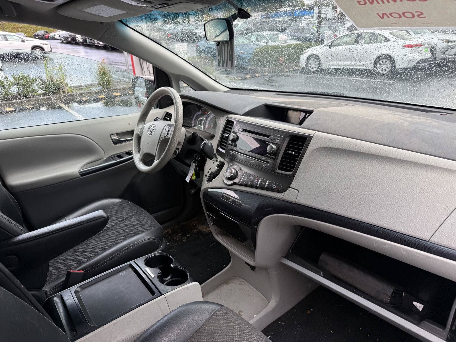 Used 2011 Toyota Sienna SE w/ Preferred Pkg FWD image 10