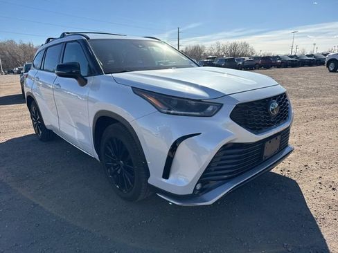 Used 2023 Toyota Highlander XSE image 8