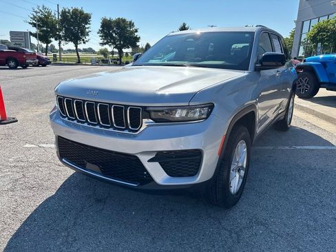 Used 2024 Jeep Grand Cherokee Laredo X w/ Luxury Tech Group I AWD/4WD image 12