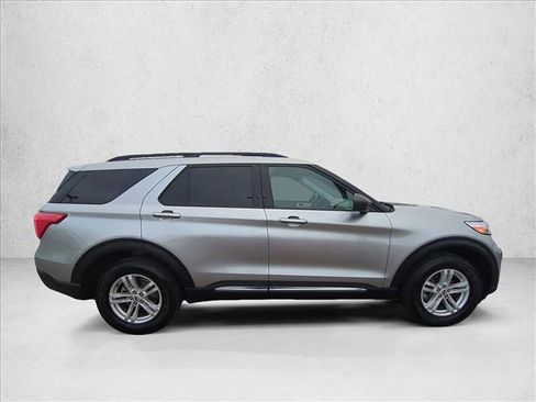 Used 2024 Ford Explorer XLT w/ Equipment Group 202A image 4