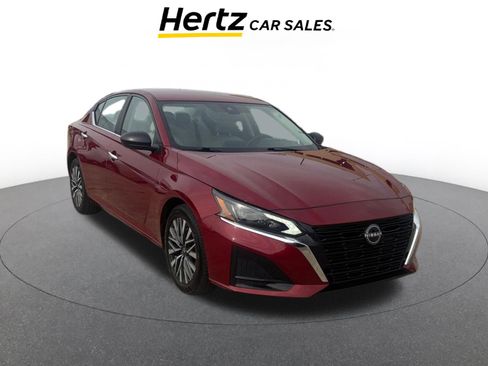 Used 2025 Nissan Altima 2.5 SV FWD image 1