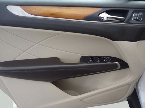 Used 2017 Lincoln MKC Select w/ Select Plus Package image 22