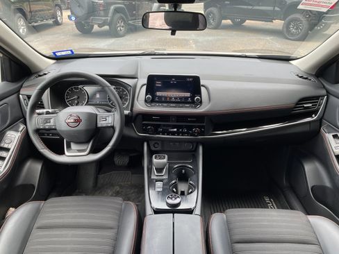 Used 2025 Nissan Rogue SV AWD/4WD image 31