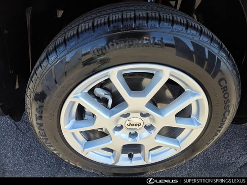 Used 2023 Jeep Renegade Latitude AWD/4WD image 10