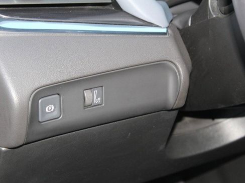 Used 2023 Buick Enclave Essence image 20