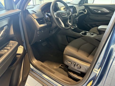 Used 2024 GMC Terrain SLE w/ Driver Convenience Package image 7