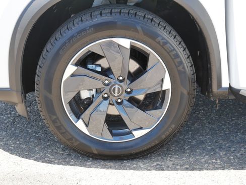 Used 2025 Nissan Rogue SV AWD/4WD image 15