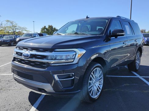 Used 2023 Ford Expedition Limited image 5