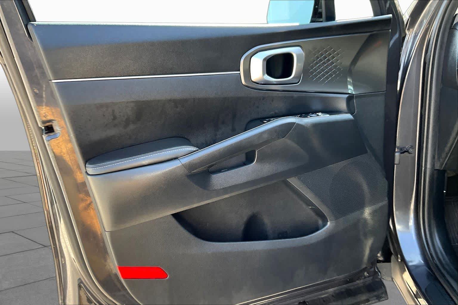Used 2022 Kia Sorento EX w/ Panoramic Sunroof Package FWD image 22