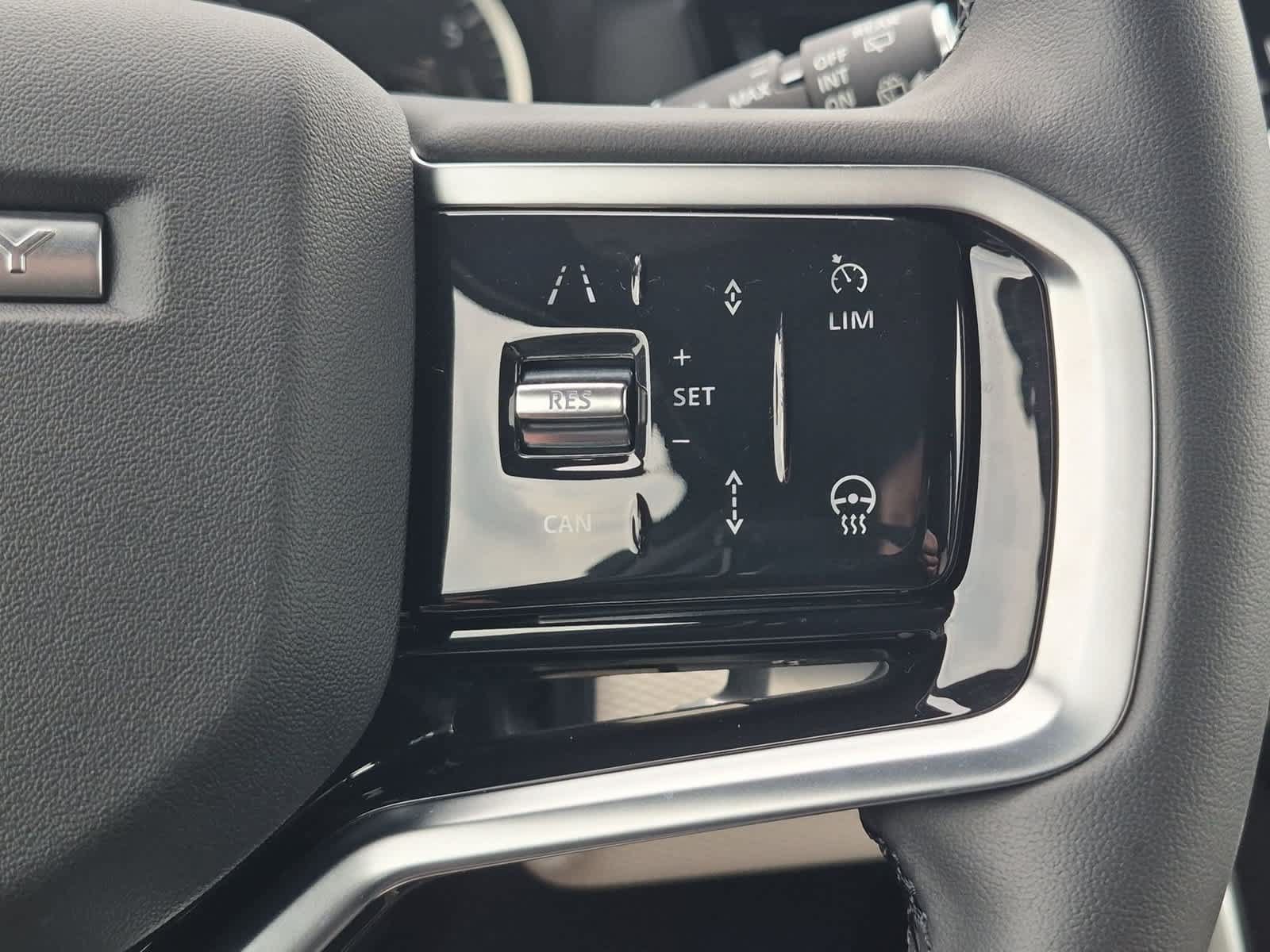 Certified 2023 Land Rover Discovery Sport SE R-Dynamic AWD/4WD image 26