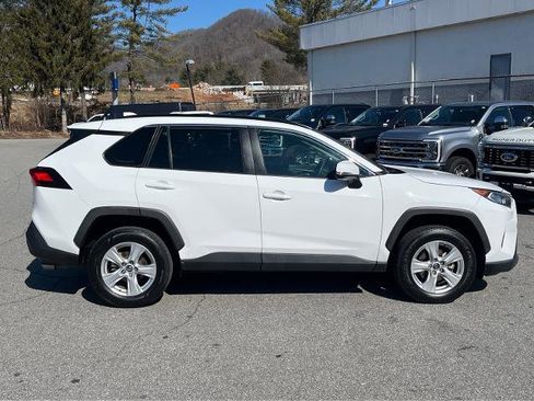 Used 2020 Toyota RAV4 XLE w/ Convenience Package image 2