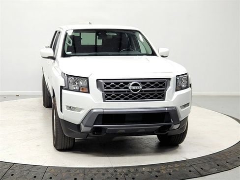Used 2024 Nissan Frontier SV w/ SV Convenience Package image 2