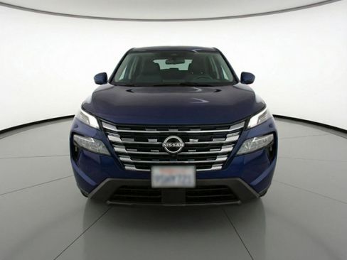 Used 2025 Nissan Rogue SV FWD image 2