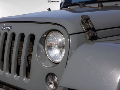 Used 2015 Jeep Wrangler Unlimited Sahara w/ Connectivity Group AWD/4WD image 3