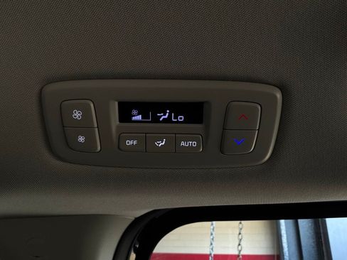 Used 2026 Kia Carnival FWD image 14