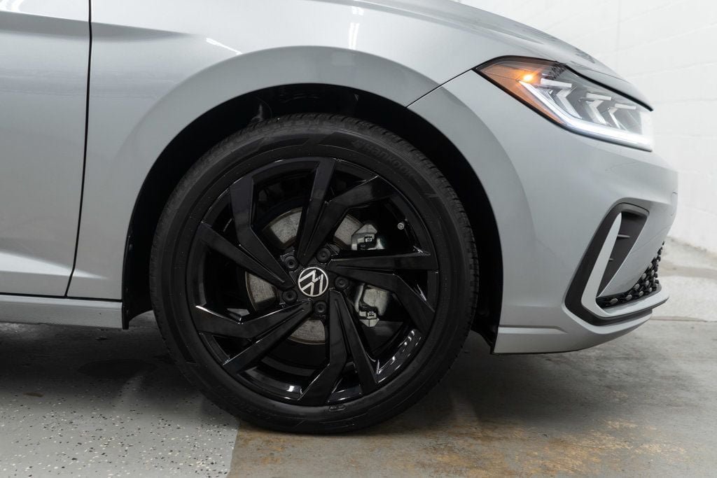 Used 2025 Volkswagen Jetta SE w/ Black Wheel Package FWD image 33