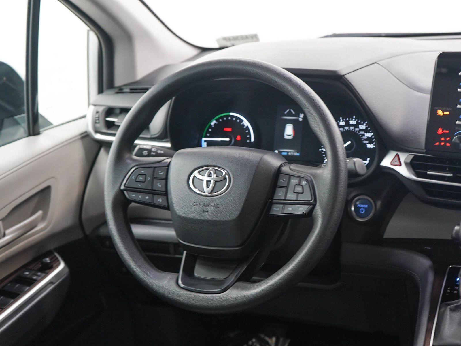 Used 2024 Toyota Sienna LE FWD image 15