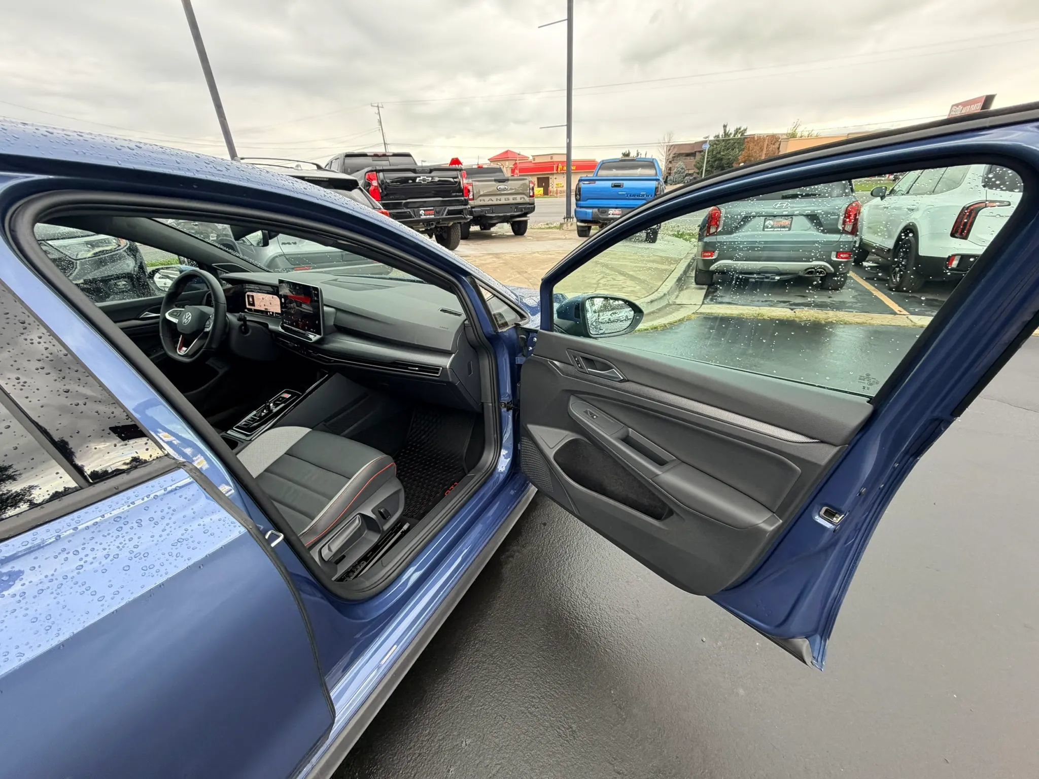Used 2025 Volkswagen GTI SE FWD image 23