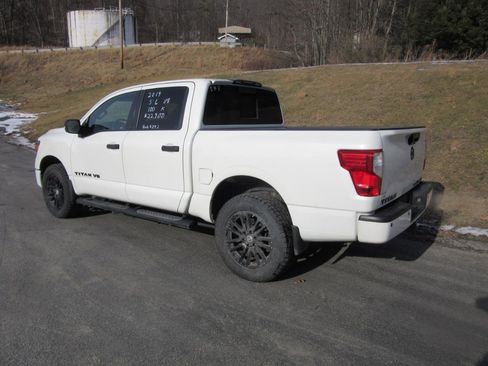 Used 2019 Nissan Titan SL w/ Midnight Edition AWD/4WD image 5