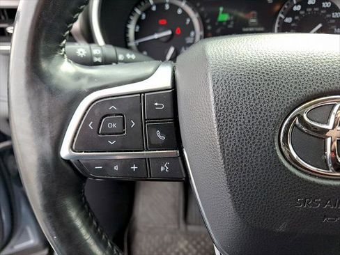 Used 2021 Toyota Highlander Limited image 9