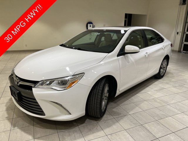 Used 2017 Toyota Camry XLE FWD image 1