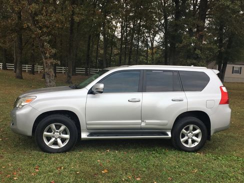 Used 2011 Lexus GX 460 image 2