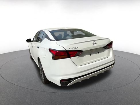 Used 2025 Nissan Altima 2.5 SV image 11