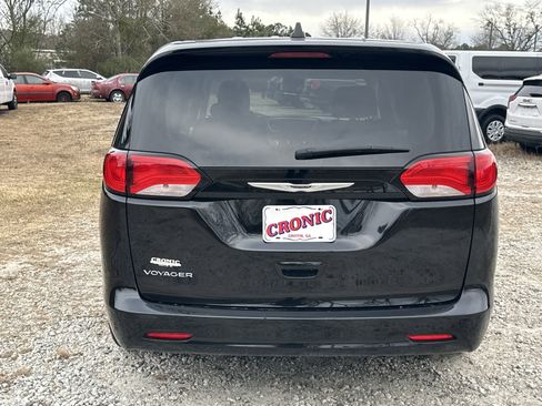Used 2024 Chrysler Voyager LX image 6