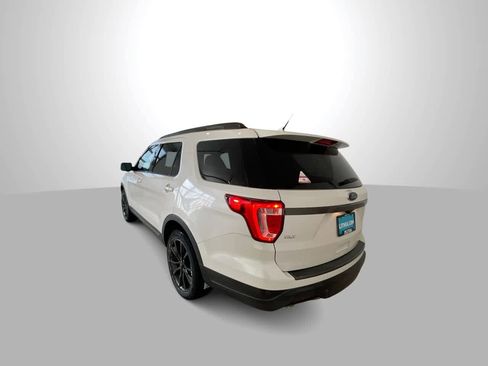 Used 2018 Ford Explorer XLT w/ Equipment Group 202A image 6