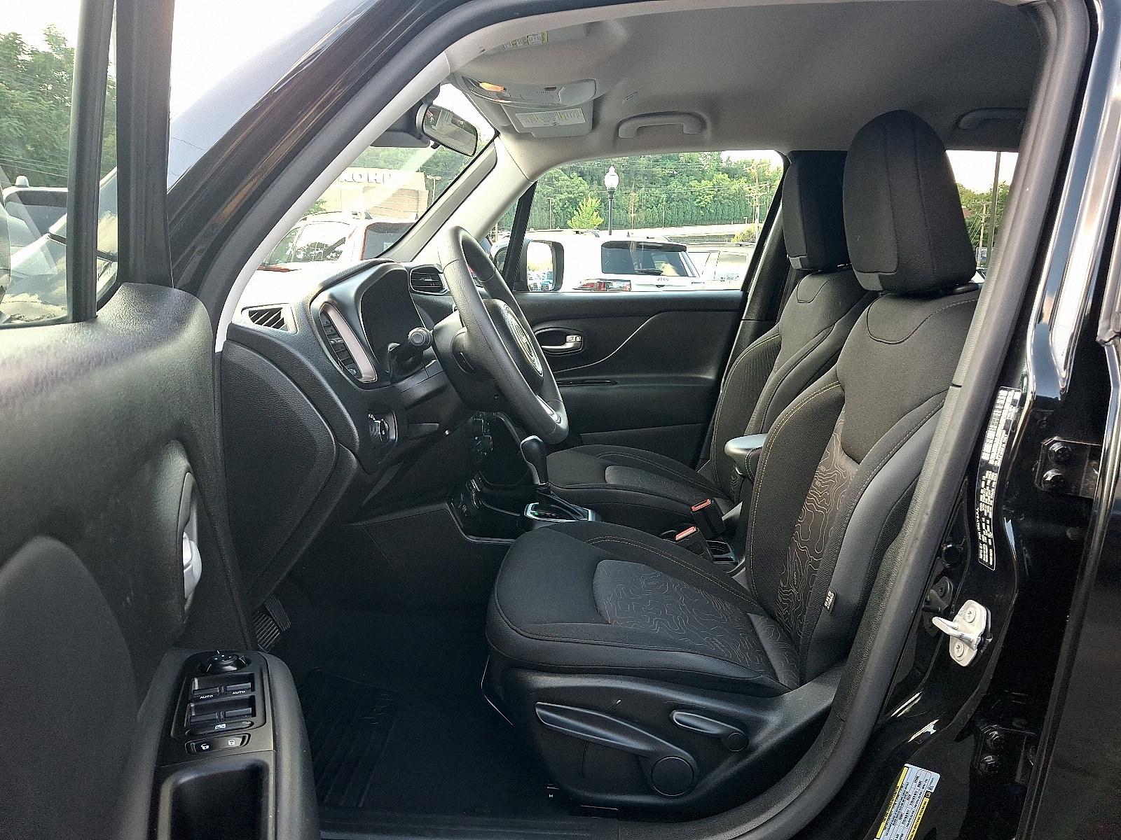 Certified 2023 Jeep Renegade Latitude AWD/4WD image 13