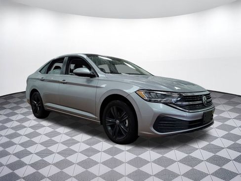 Used 2022 Volkswagen Jetta SE image 6