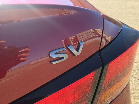 Used 2024 Nissan Altima 2.5 SV image 14