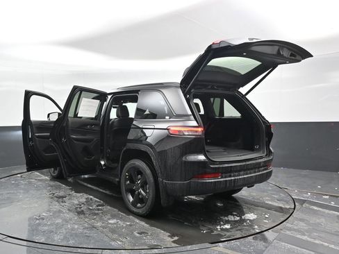 New 2025 Jeep Grand Cherokee Altitude image 45