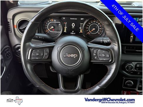 Used 2024 Jeep Gladiator Mojave AWD/4WD image 12