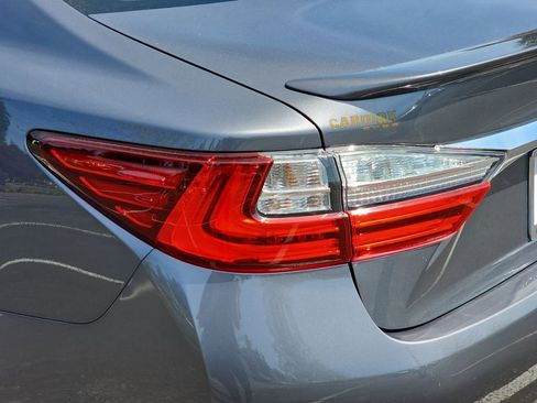 Used 2016 Lexus ES 350 w/ Luxury Package w/Wood Trim FWD image 37