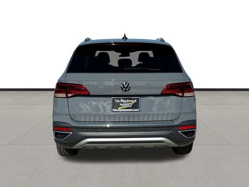 Used 2024 Volkswagen Taos SE FWD image 5