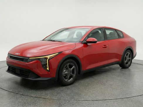 Used 2025 Kia K4 LXS image 3