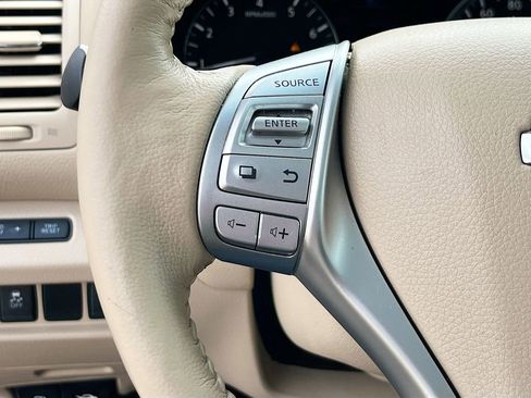 Used 2017 Nissan Altima 2.5 SL w/ Moonroof Package image 35