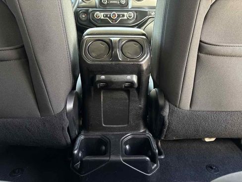 Used 2018 Jeep Wrangler Unlimited Sport S AWD/4WD image 13