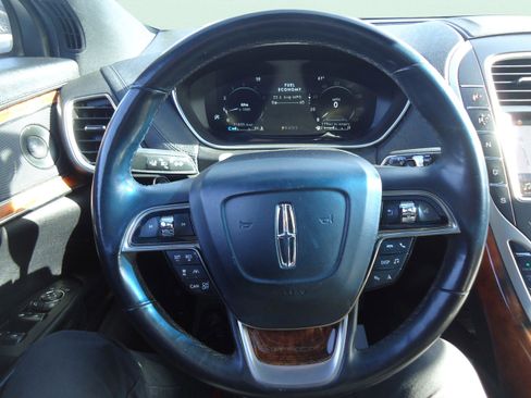 Used 2019 Lincoln Nautilus Reserve image 14